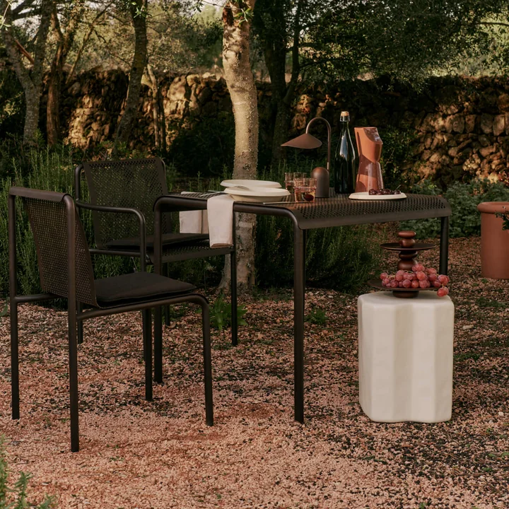 Ferm Living - Dapple Chaise de jardin, dark chocolate