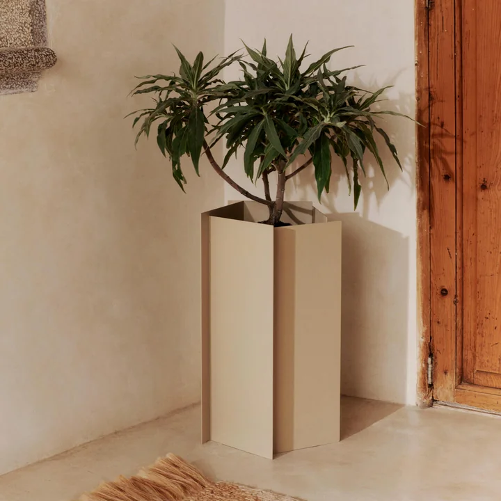 Ferm Living - Fragma Pot à plantes, Ø 27,5 x H 49 cm, cashmere