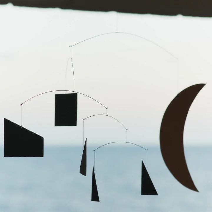 Ferm Living x Utzon - Phase Mobile, 30 x 40 cm, noir / or