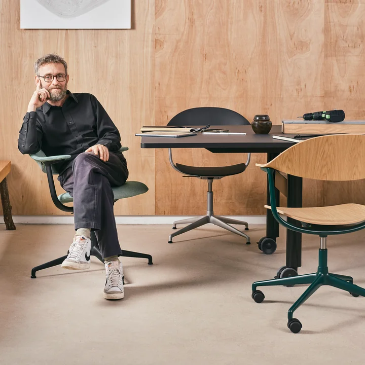 Vitra - Mynt Chaise de bureau piétement à quatre branches basic dark / noir profond