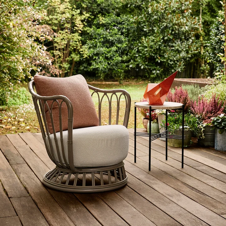 Grace Outdoor Lounge Chair, mushroom grey de Gubi