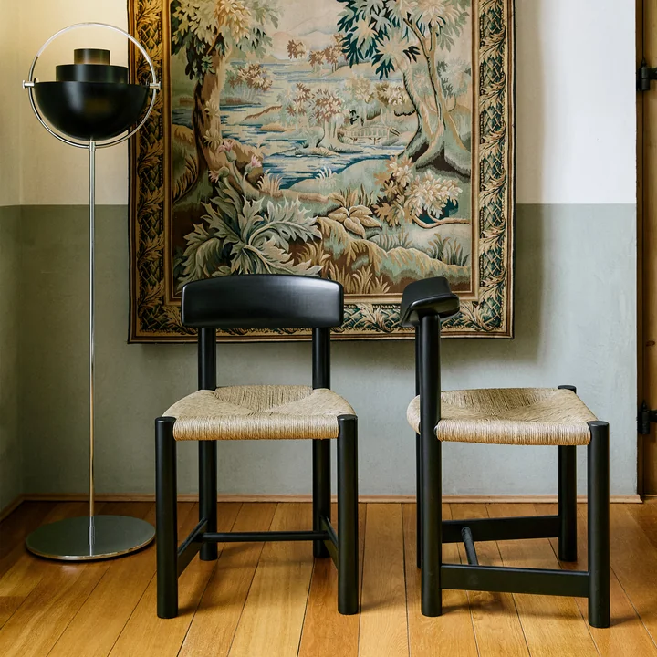 Gubi - Chaise Daumiller, noir-brun / nature