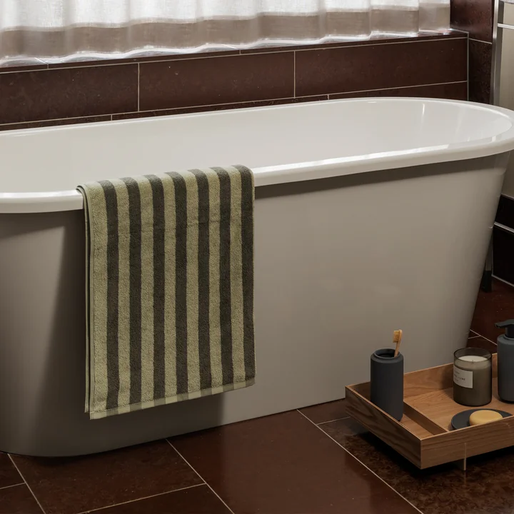 Blomus - Arto Serviette de bain, 140 x 70 cm, rayures épaisses, desert sage / agave green