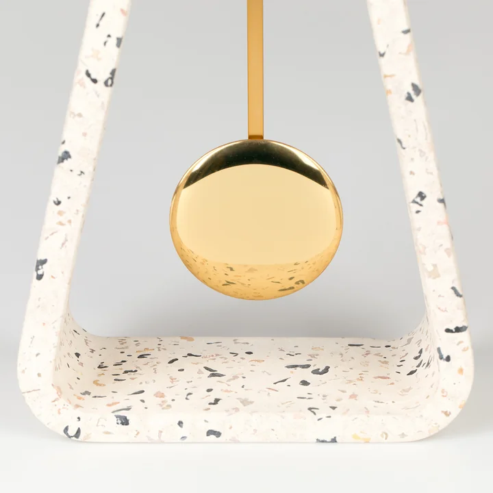 Zuiver - Pendulum Time Horloge de table, blanc terrazzo