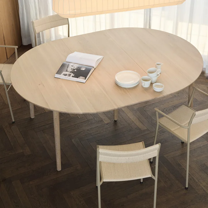 Northern - Expand Table de salle à manger Ø 140 cm, chêne clair huilé, chaise Vev, gris beige / naturel