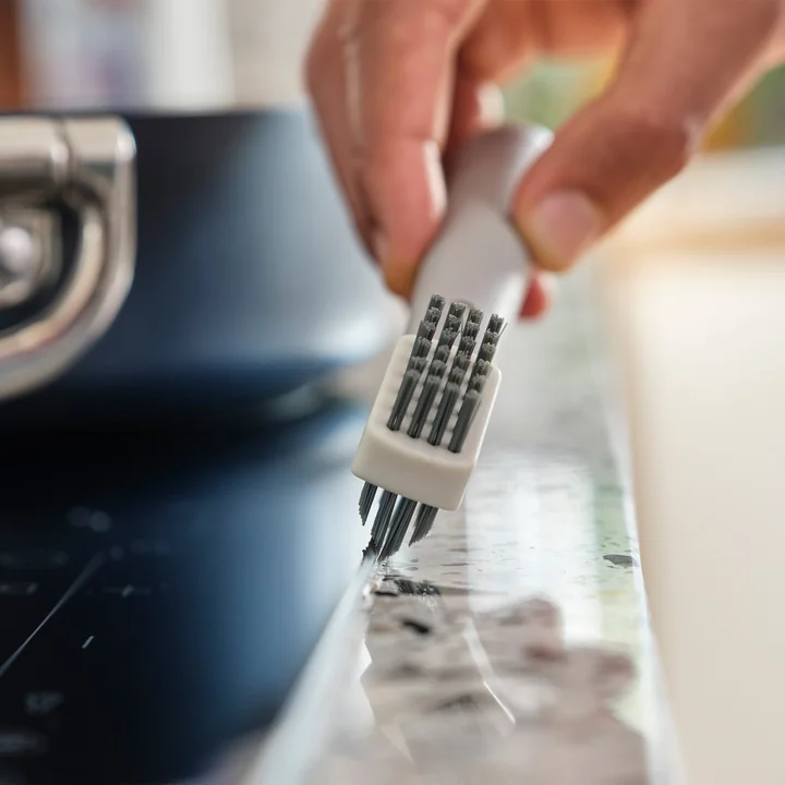 Joseph Joseph - CleanTech 3-en-1 Petite brosse de nettoyage avec manche, light stone