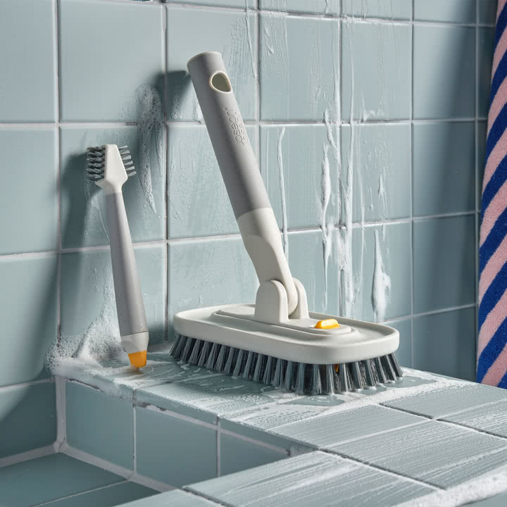 Joseph Joseph - CleanTech set de brosses avec brosse à récurer et brosse à carrelage, light stone