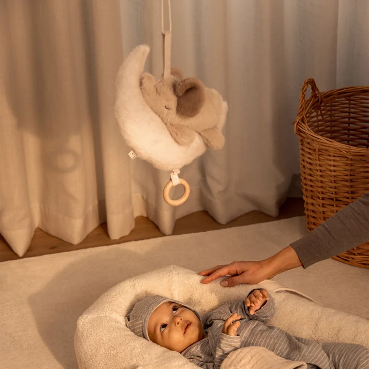 LIEWOOD - Mobile musical Mandy bébé éléphant, mist / sandy