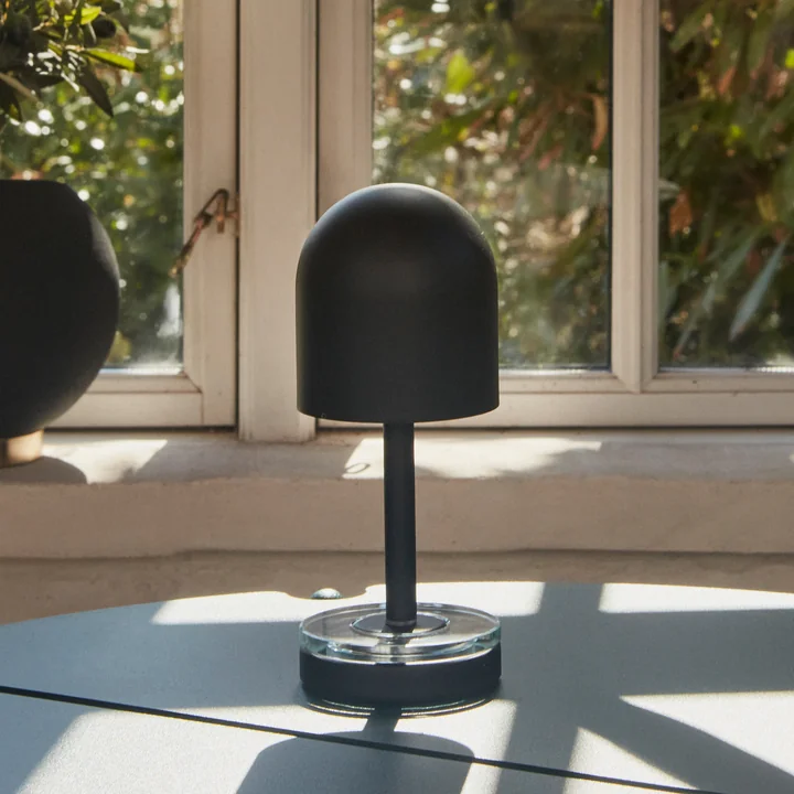 AYTM - Luceo Portable LED lampe à accu, Ø 9,9 x H 24 cm, noir