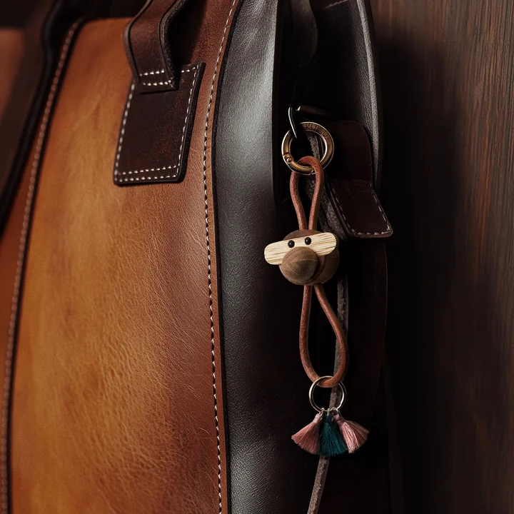 Kay Bojesen - Porte-clés singe, teck huilé / limba huilé / argent / cuir noir