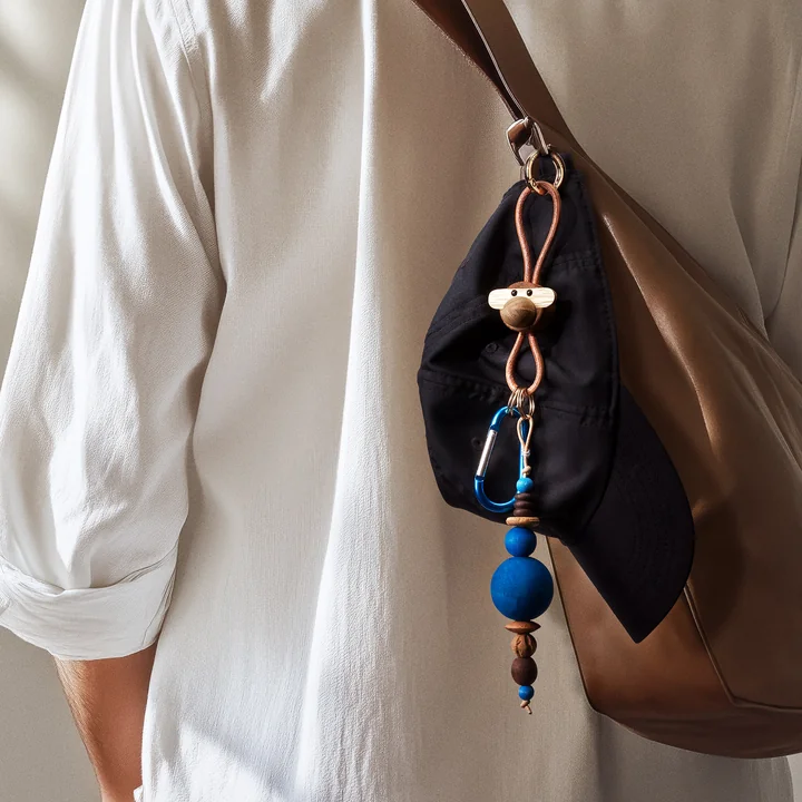 Kay Bojesen - Porte-clés singe, teck huilé / limba huilé / argent / cuir noir