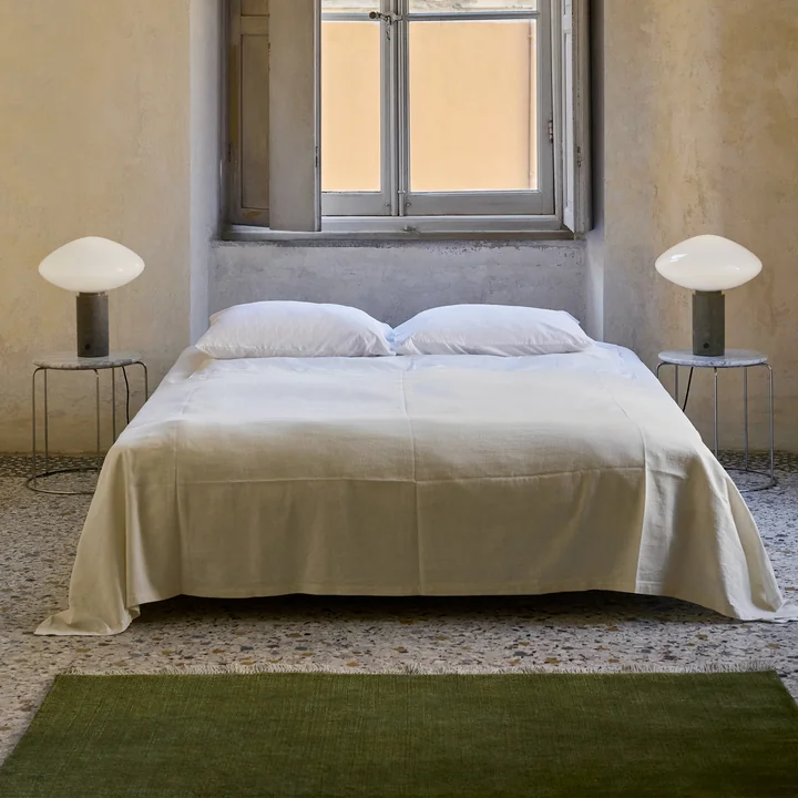 & Tradition - Wire VP11, marbre (Bianco Carrara) et lampe de table Mist AP 17