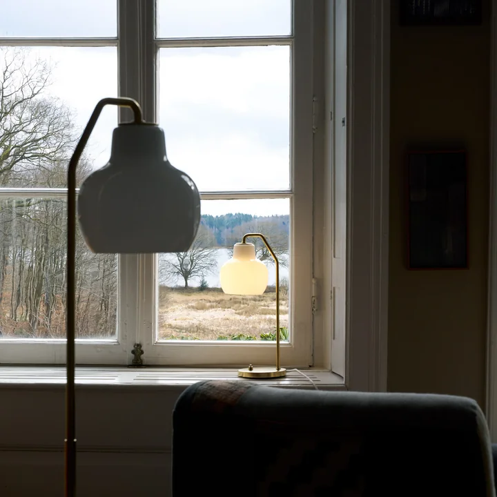 Louis Poulsen - VL Ring Crown lampe de table & lampadaire, laiton / opale