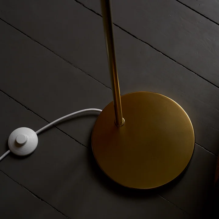 Louis Poulsen - VL Ring Crown lampe de table & lampadaire, laiton / opale