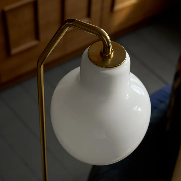 Louis Poulsen - VL Ring Crown lampe de table & lampadaire, laiton / opale