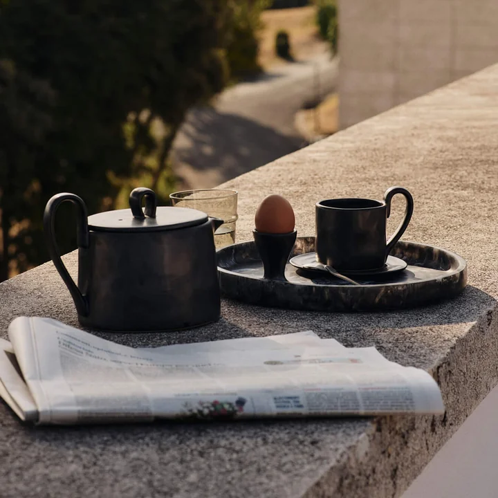 Ferm Living - Flow théière, 150 cl, tasse avec soucoupe et coquetier, noir