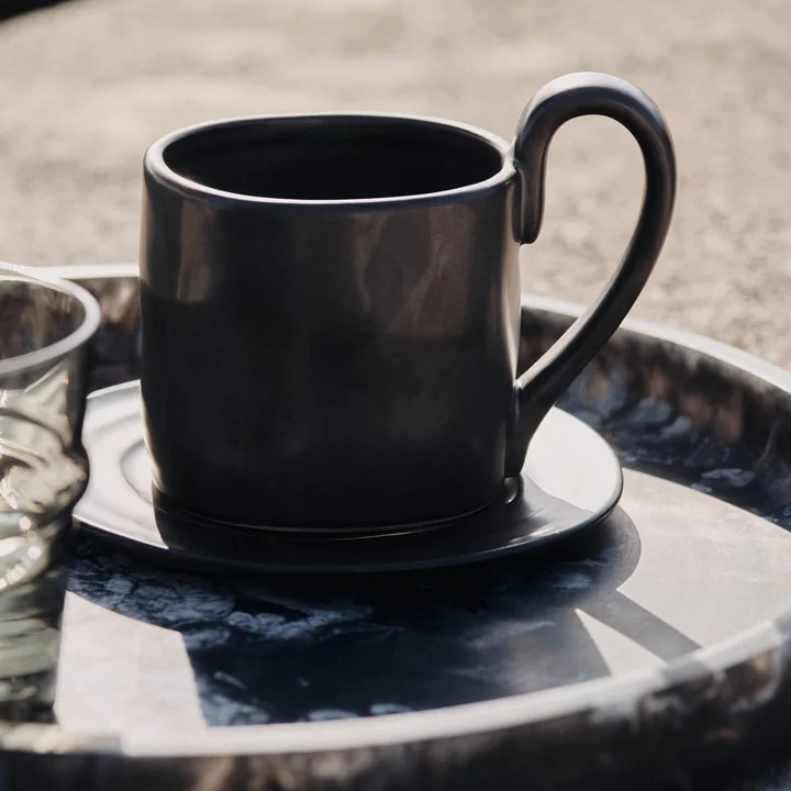 Ferm Living - Flow tasse avec soucoupe, noir