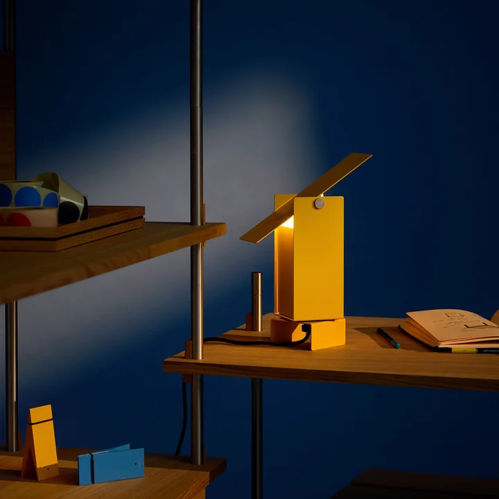 Moebe - Pivoting lampe de table, jaune