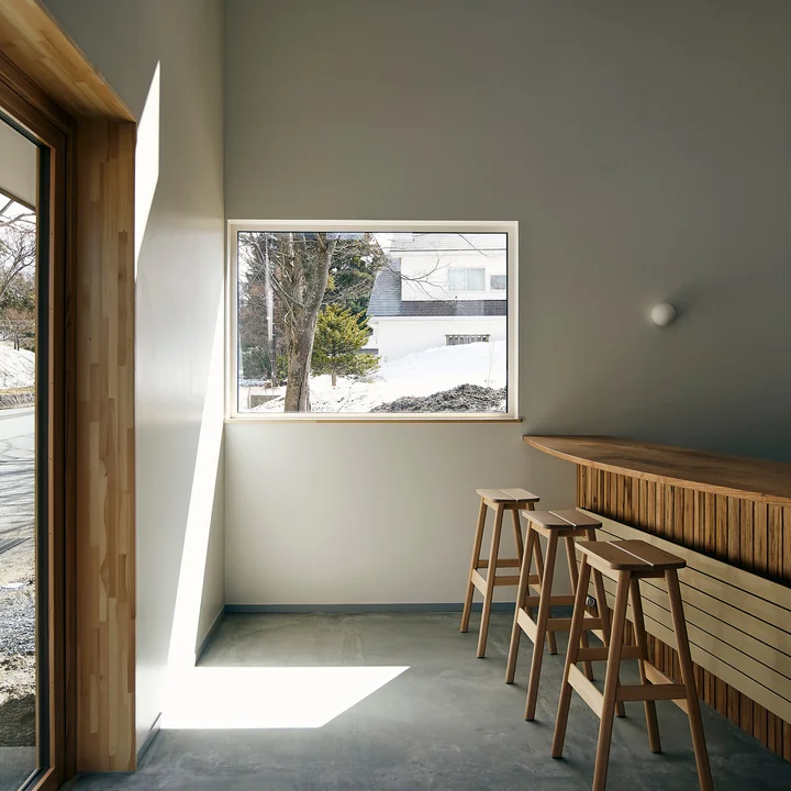 Form & Refine - Angle Tabouret de bar H 65 cm, chêne huilé