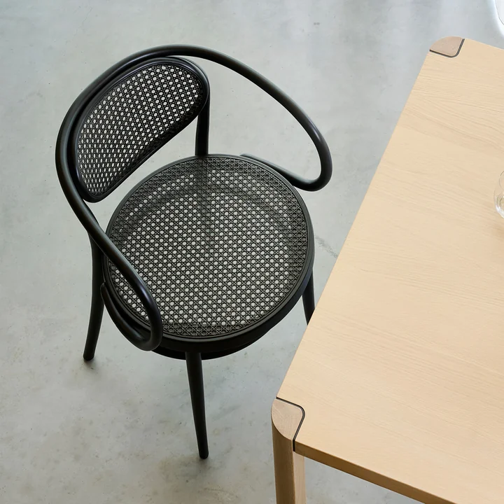 Thonet - 210 R Chaise avec accoudoirs, cannage Dark Melange / hêtre noir (TP 29)