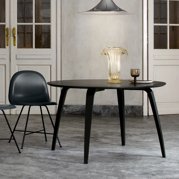 Gubi - Table de salle à manger, Ø 120 x 72 cm, frêne teinté noir