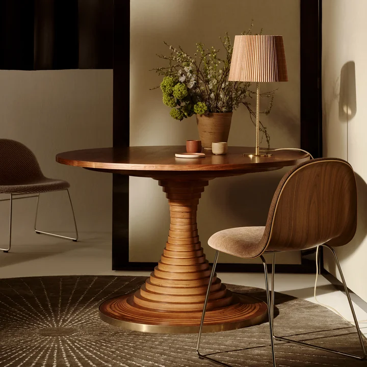 Gubi - Tavolo a Dischi Table de salle à manger, noyer américain