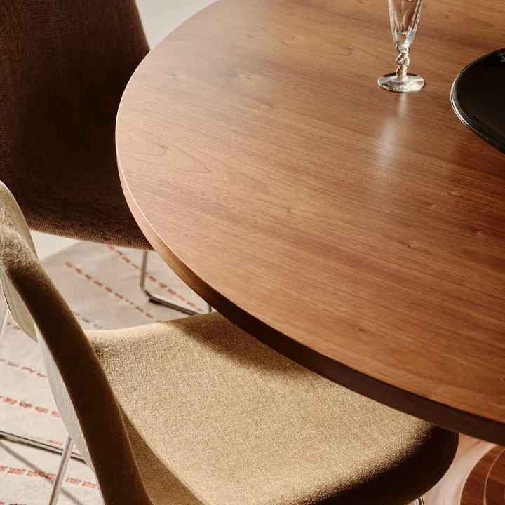 Gubi - Tavolo a Dischi Table de salle à manger, noyer américain