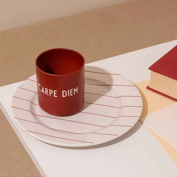 Design Letters - AJ Favourite Tasse en porcelaine, Carpe Diem / burgundy