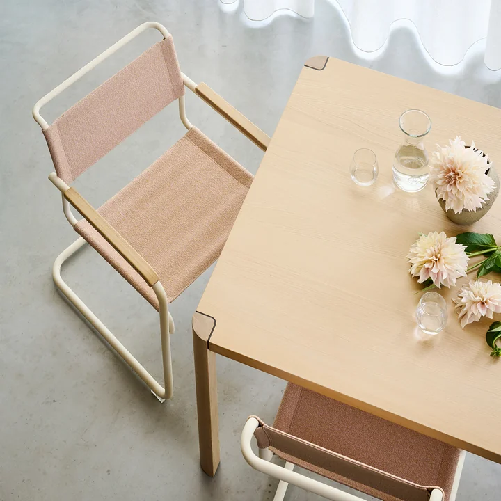 Thonet - S 34 V Chaise avec accoudoirs, blanc perle / lotus (tissu Rohi Cento) / accoudoirs chêne huilé