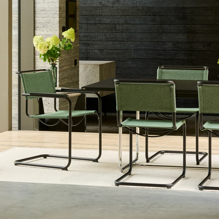 Thonet - S 33 V Chaises et S 34 V Chaises avec accoudoirs
