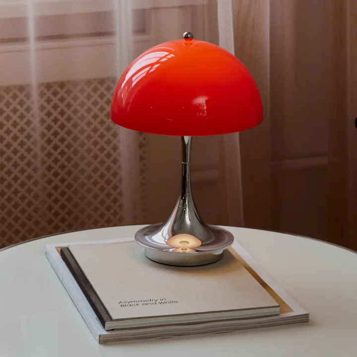 Louis Poulsen - Panthella 160 Portable V3 Lampe de table à LED rechargeable, chromée / opale originale rouge
