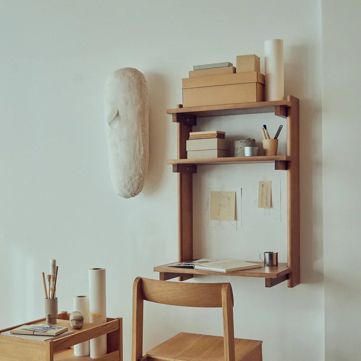 Form & Refine - Beam 3 secrétaire mural, 60 x 90.5 cm, pin laqué mat, brun profond