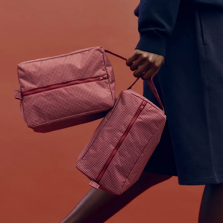 HAY - Grid Wash Bag M, bourgogne