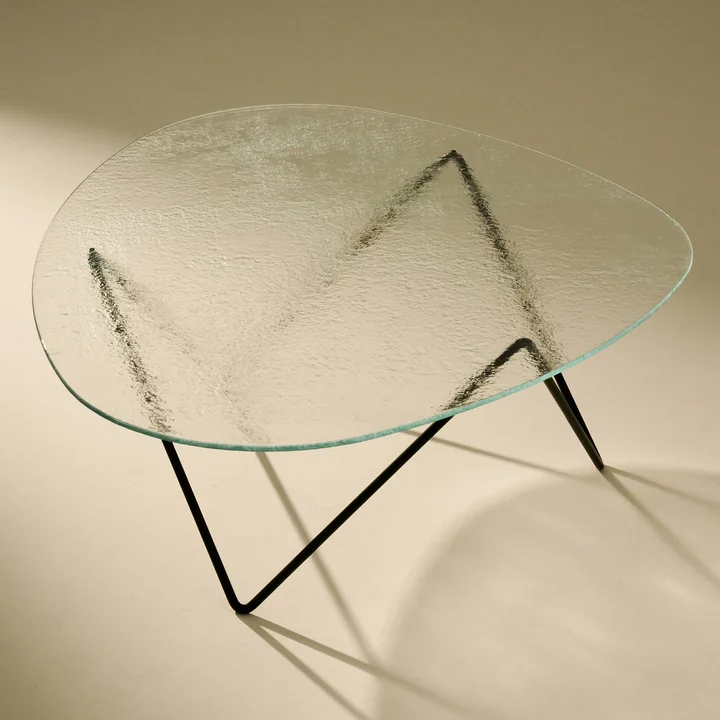 Gubi - Pedrera Table basse, noir semi mat / verre structuré transparent