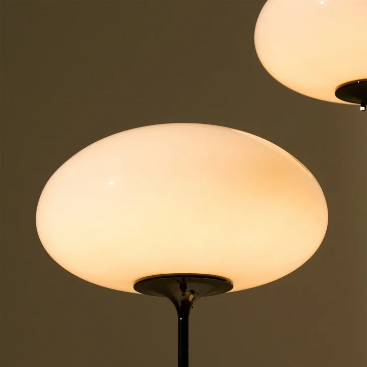 Gubi - Stemlite Lampadaire, chrome noir / opale