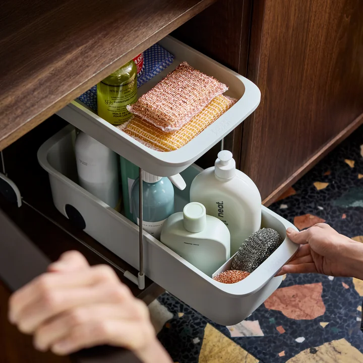 Joseph Joseph - CupboardStore Armoire de nettoyage extensible avec roulettes, 2 niveaux, light stone