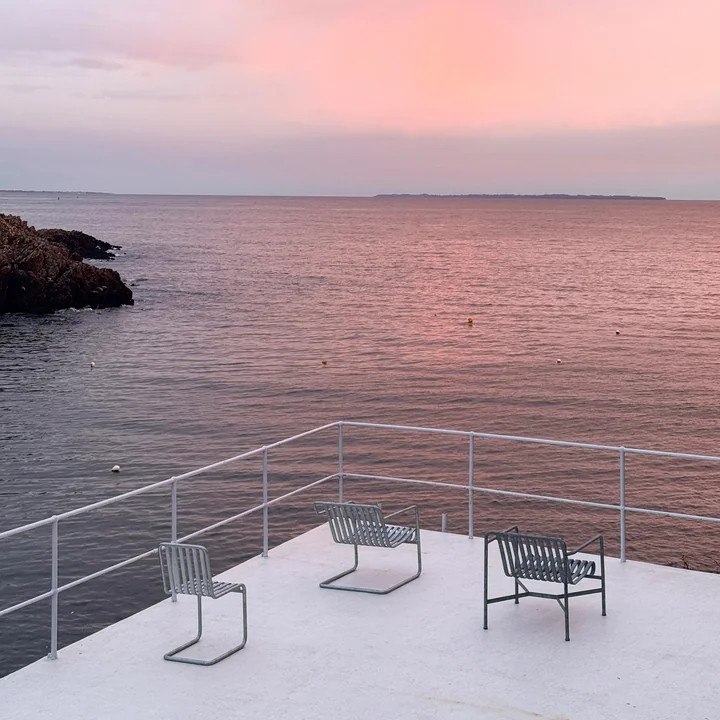 HAY - Palissade Cantilever chaise, Cantilever Dining chaise avec accoudoirs, hot galvanised