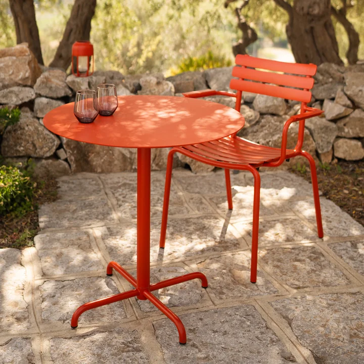 HOUE - Pico Table de jardin, Ø 74 cm, piétement 4 étoiles, cayenne