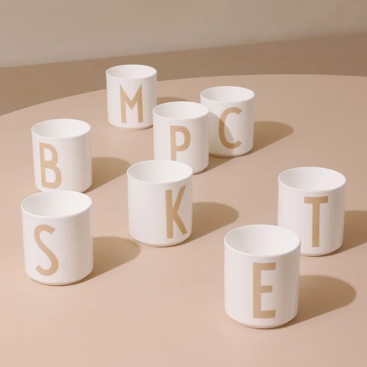 Design Letters - Tasse en porcelaine AJ, beige / blanc