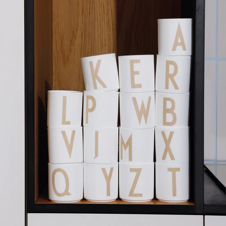 Design Letters - Tasse en porcelaine AJ, beige / blanc