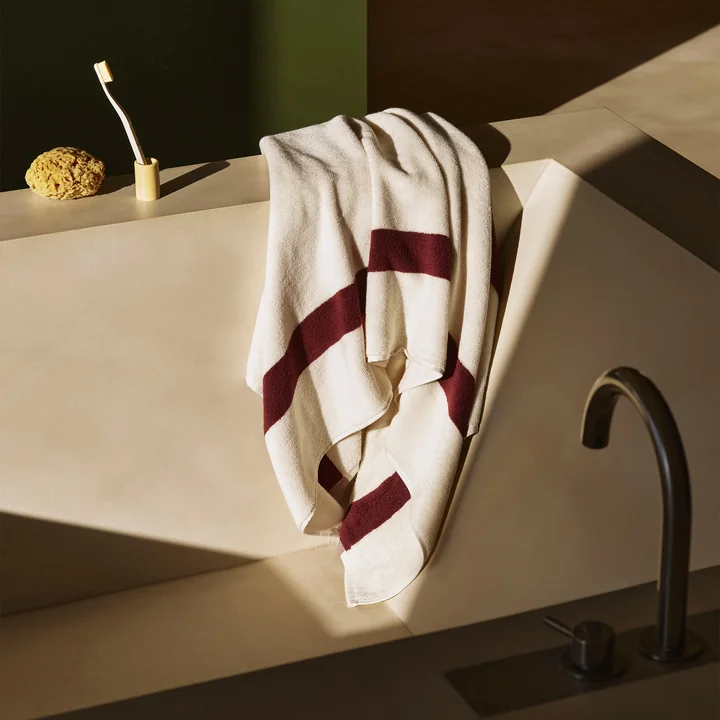 HAY - Serviette de bain « Stripe », 70 x 140 cm, bordeaux