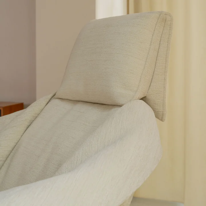 Vitra - Highback Bascule, châssis à 4 branches en aluminium couleur craie, revêtement F80 Iroko crème