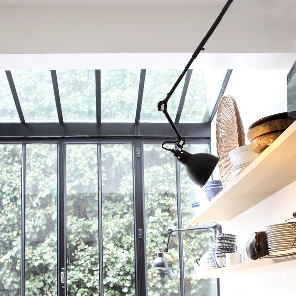 Lampe Gras No 302 - Plafonnier de DCW avec étagère