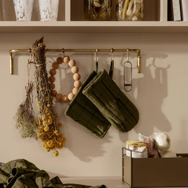 Ferm Living - Gant de four Hale, vert/noir